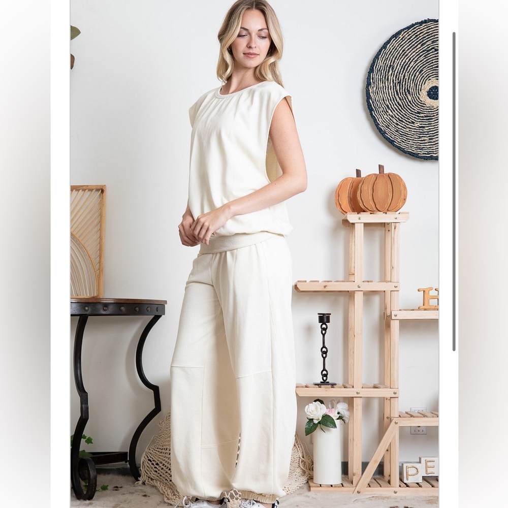 B9062-(🚨 5 COLORS) OPEN BACK SLEEVELESS SWEAT TOP & PANTS SET - Picture 5 of 12